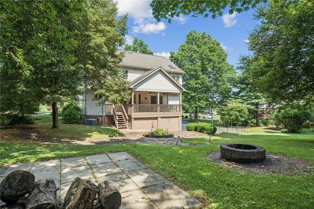 1115 Chaucer Dr, Unity Twp, PA 15601