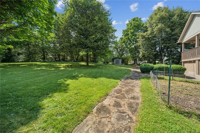 1115 Chaucer Dr, Unity Twp, PA 15601