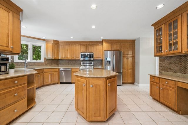1115 Chaucer Dr, Unity Twp, PA 15601