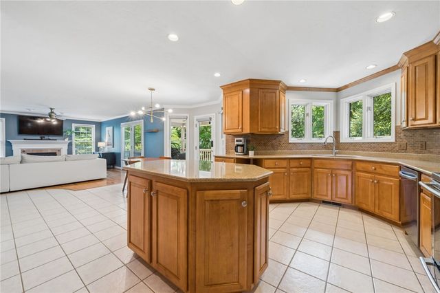 1115 Chaucer Dr, Unity Twp, PA 15601