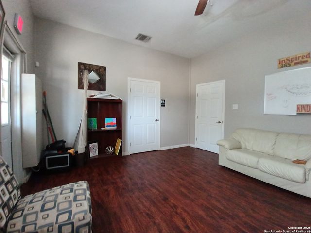1401 Dezarae 4, San Antonio, TX 78253