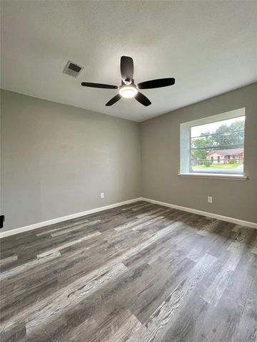 251 Schley Street, Richwood, TX 77531