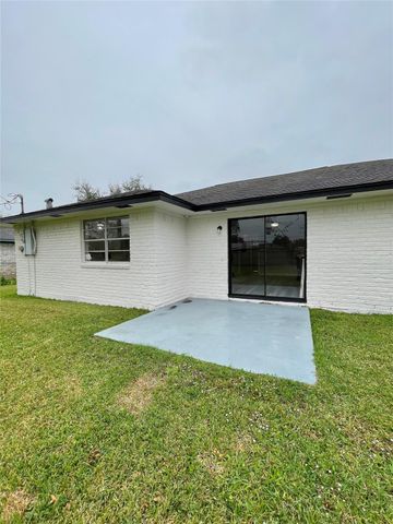 251 Schley Street, Richwood, TX 77531