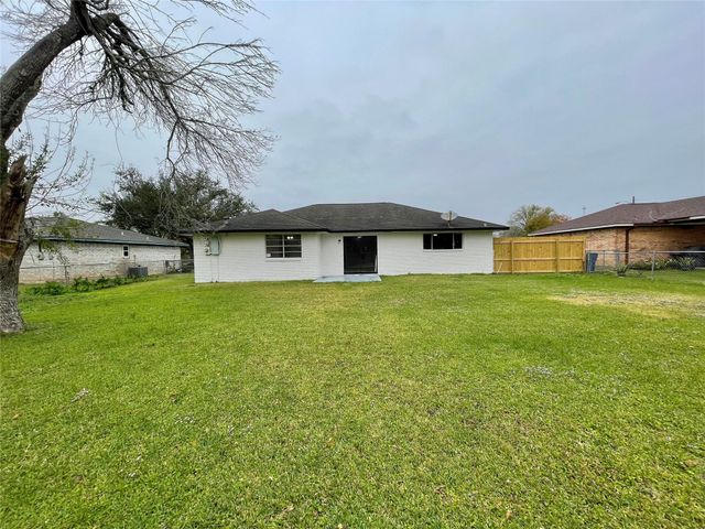 251 Schley Street, Richwood, TX 77531