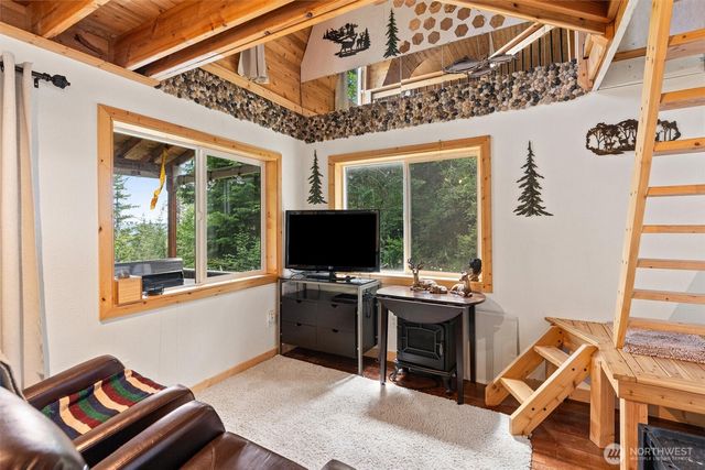 1090 NE Patton, Tahuya, WA 98588