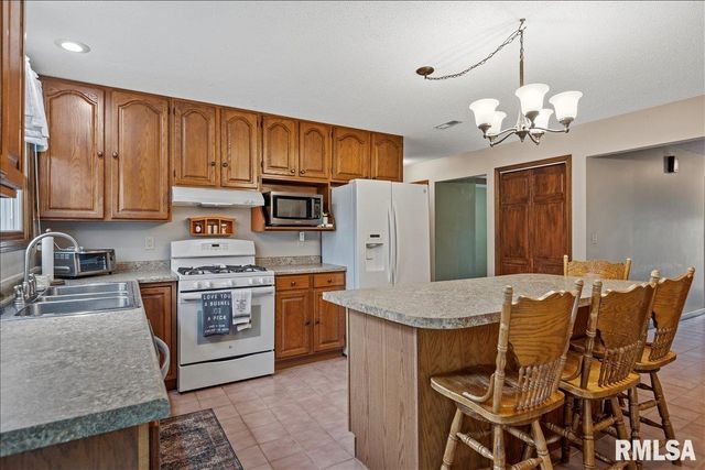 5 TAFT Drive, Rochester, IL 62563