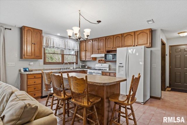 5 TAFT Drive, Rochester, IL 62563