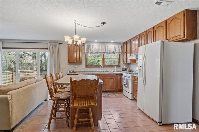 5 TAFT Drive, Rochester, IL 62563