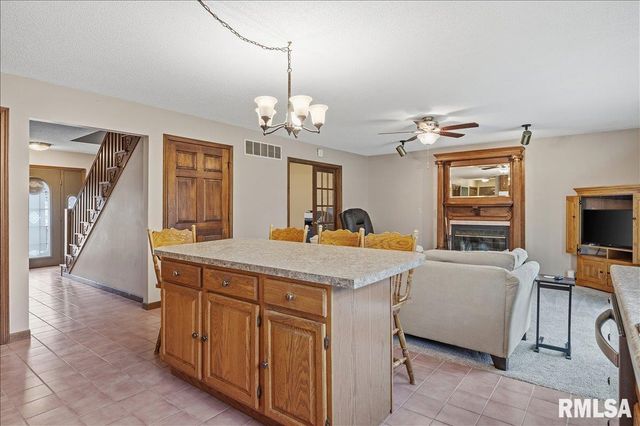 5 TAFT Drive, Rochester, IL 62563