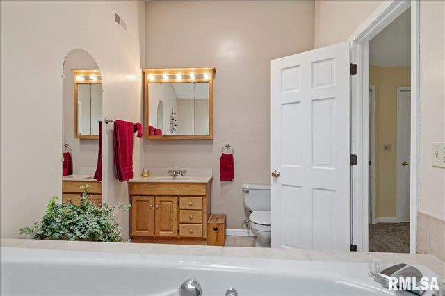 5 TAFT Drive, Rochester, IL 62563