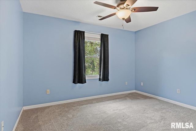 5 TAFT Drive, Rochester, IL 62563