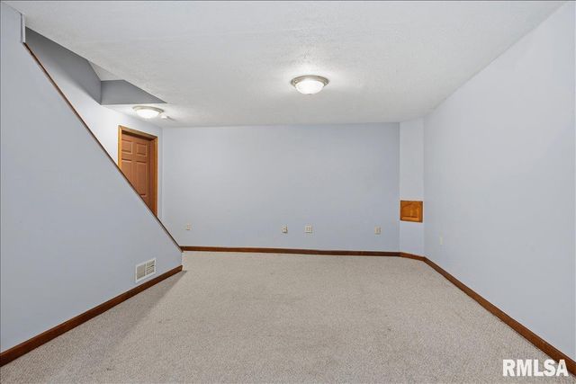 5 TAFT Drive, Rochester, IL 62563