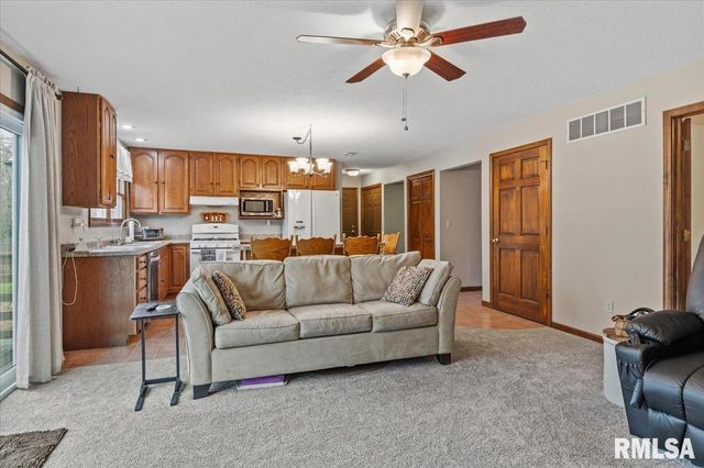 5 TAFT Drive, Rochester, IL 62563