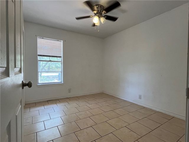 434 S 11th St, Aransas Pass, TX 78336