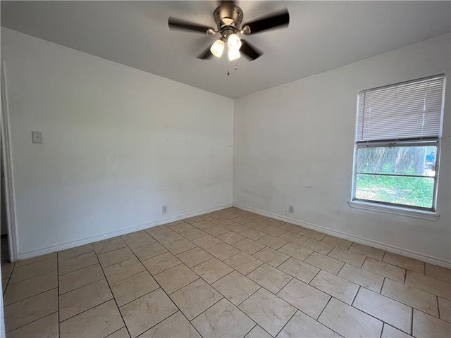434 S 11th St, Aransas Pass, TX 78336