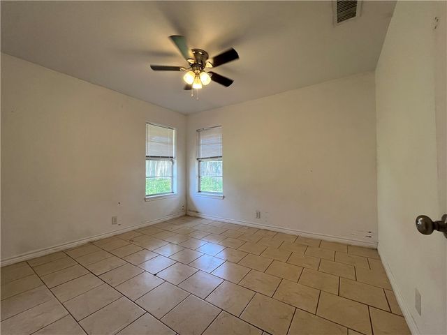 434 S 11th St, Aransas Pass, TX 78336