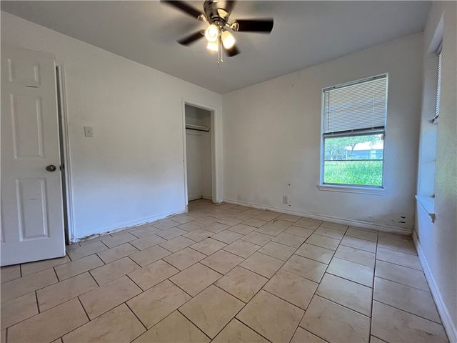 434 S 11th St, Aransas Pass, TX 78336