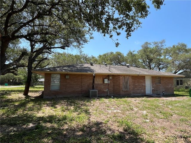 434 S 11th St, Aransas Pass, TX 78336
