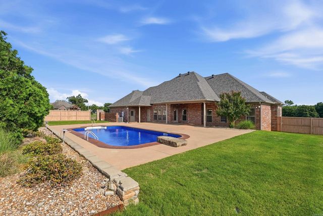 27 Winterberry Drive, Greenbrier, AR 72058