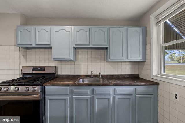 1016 S MERRIMAC RD, Camden, NJ 08104