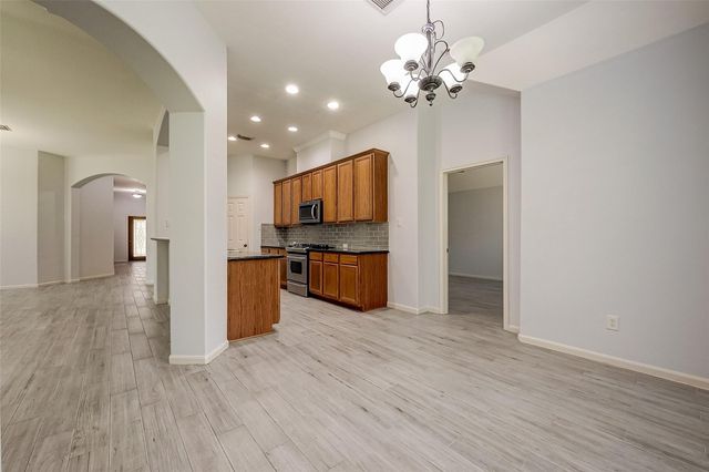 18302 N Elizabeth Shore Loop, Cypress, TX 77433