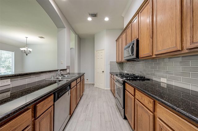 18302 N Elizabeth Shore Loop, Cypress, TX 77433