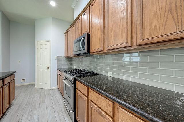 18302 N Elizabeth Shore Loop, Cypress, TX 77433