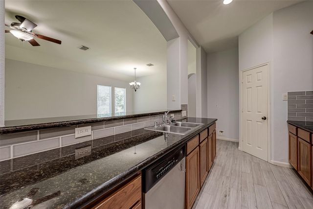 18302 N Elizabeth Shore Loop, Cypress, TX 77433