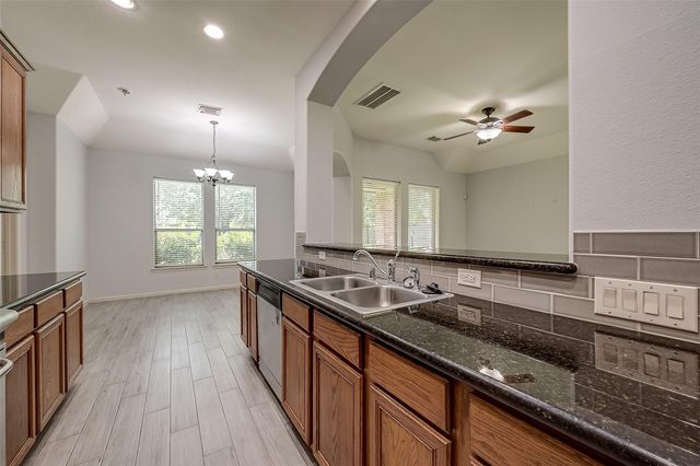 18302 N Elizabeth Shore Loop, Cypress, TX 77433