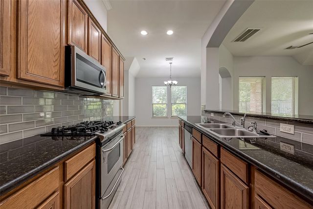 18302 N Elizabeth Shore Loop, Cypress, TX 77433