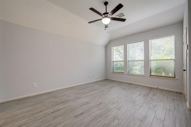 18302 N Elizabeth Shore Loop, Cypress, TX 77433