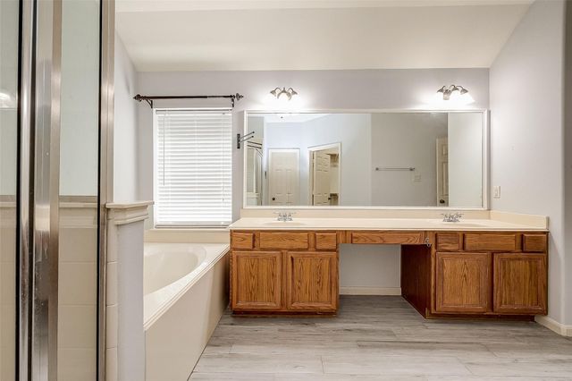 18302 N Elizabeth Shore Loop, Cypress, TX 77433