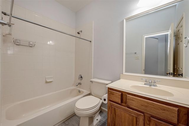 18302 N Elizabeth Shore Loop, Cypress, TX 77433