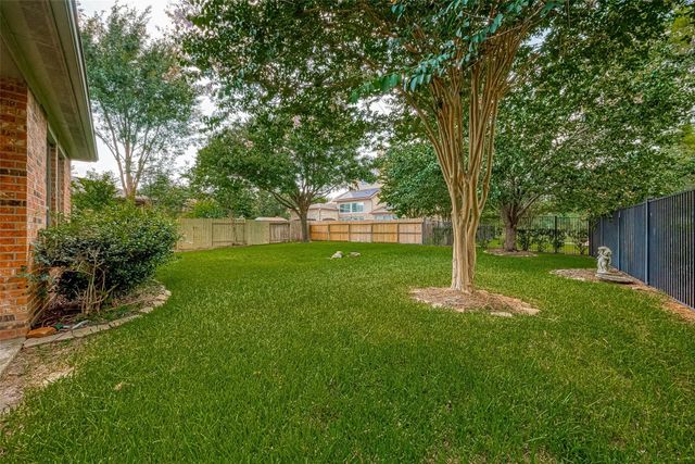 18302 N Elizabeth Shore Loop, Cypress, TX 77433