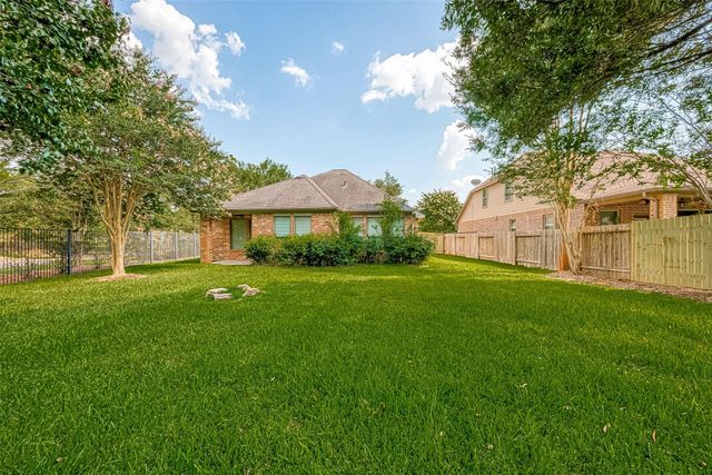 18302 N Elizabeth Shore Loop, Cypress, TX 77433