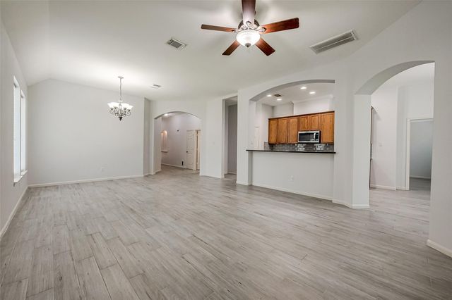 18302 N Elizabeth Shore Loop, Cypress, TX 77433