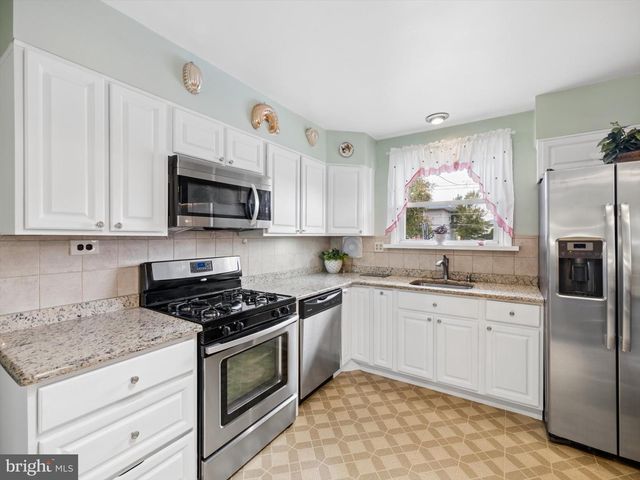 9728 PORTIS RD, Philadelphia, PA 19115