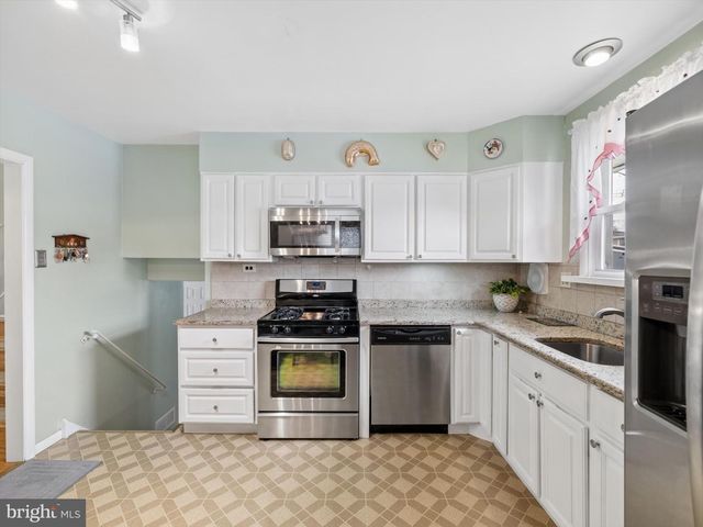 9728 PORTIS RD, Philadelphia, PA 19115