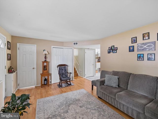9728 PORTIS RD, Philadelphia, PA 19115