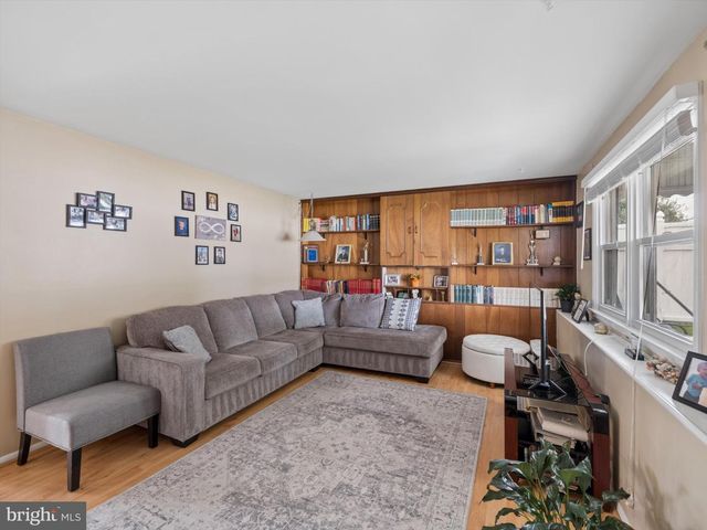 9728 PORTIS RD, Philadelphia, PA 19115