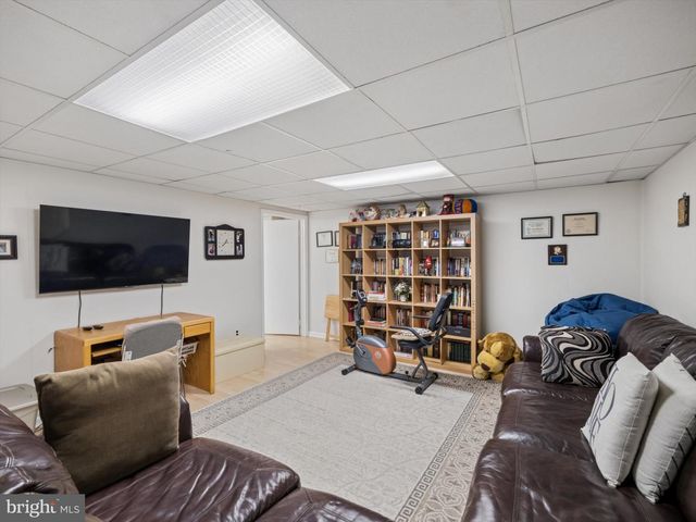 9728 PORTIS RD, Philadelphia, PA 19115