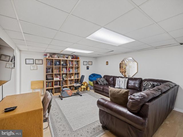 9728 PORTIS RD, Philadelphia, PA 19115