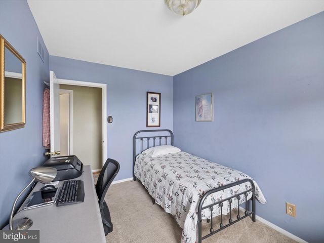 9728 PORTIS RD, Philadelphia, PA 19115