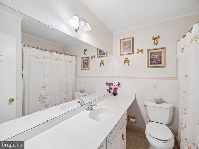 9728 PORTIS RD, Philadelphia, PA 19115