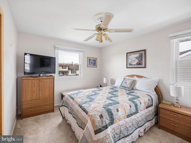 9728 PORTIS RD, Philadelphia, PA 19115