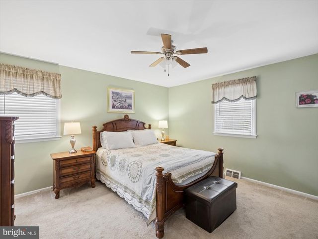9728 PORTIS RD, Philadelphia, PA 19115