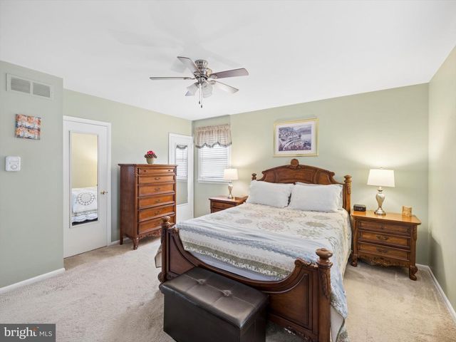 9728 PORTIS RD, Philadelphia, PA 19115