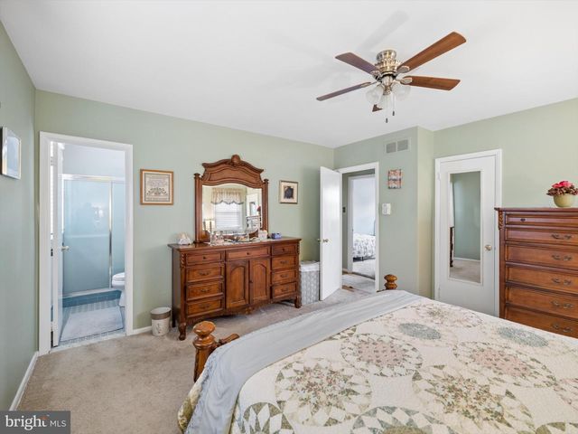 9728 PORTIS RD, Philadelphia, PA 19115
