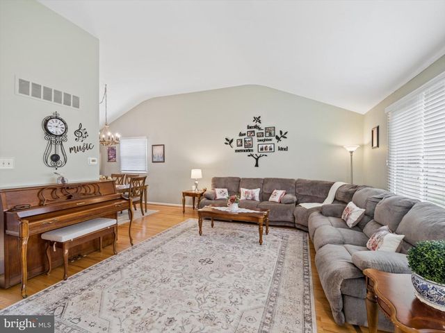 9728 PORTIS RD, Philadelphia, PA 19115