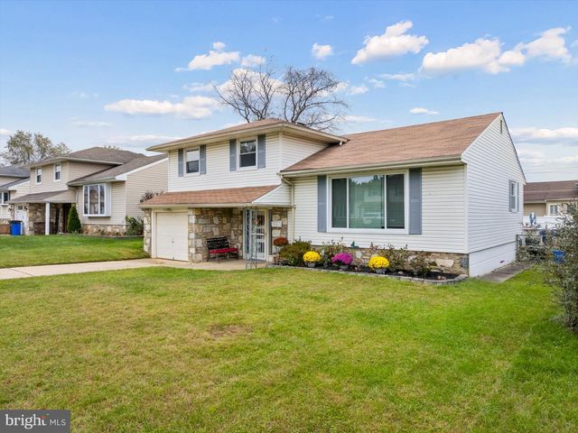9728 PORTIS RD, Philadelphia, PA 19115